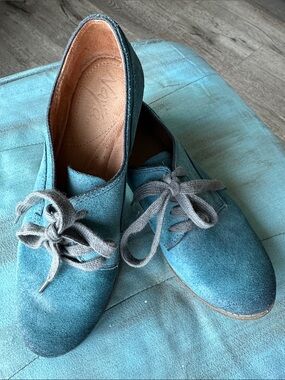 Naya Teal Suede Lace-Up Flats with Gray Laces